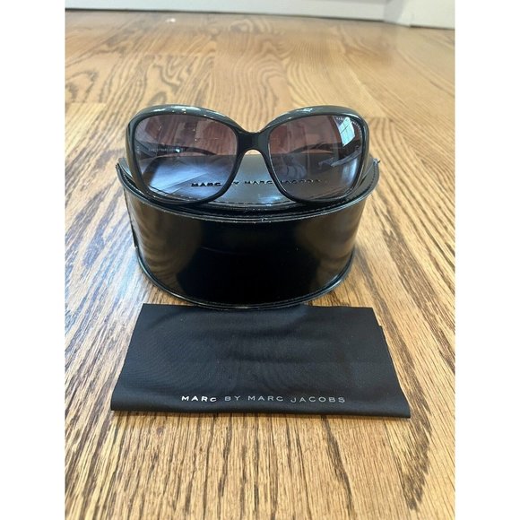 Marc Jacobs Women’s Black Sunglasses W/ Case. Model MMJ 191/S - Picture 1 of 9